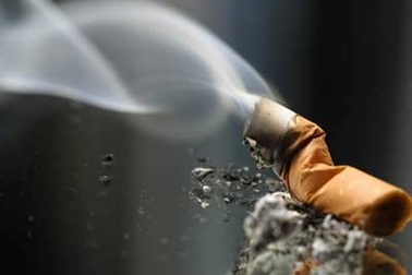 Cần đưa quy định cấm hút thuốc lá trong đám hiếu hỉ, lễ hội… vào hương ước