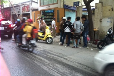 UBND phường Cống Vị "bất lực" trước việc ngõ đi chung bị lấn chiếm