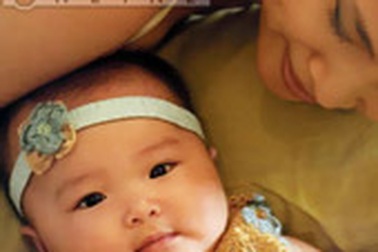 Ngô Thái Uyên hạnh phúc với hai “thiên thần” nhỏ