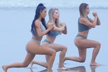 Đường cong nghẹt thở của Kim Kardashian