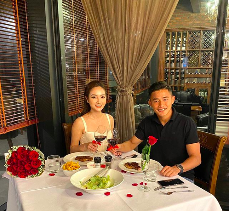 Thủ môn Phan Văn Biểu khoe bạn gái từng lọt Chung kết Miss World VN - 3 Thủ môn Phan Văn Biểu khoe bạn gái từng lọt Chung kết Miss World VN - 3
