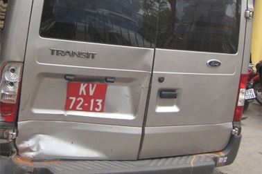 Tạm giam thiếu tá “rởm” chở gỗ lậu