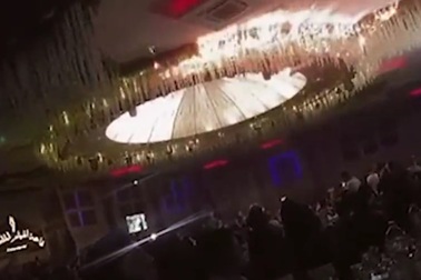 Khoảnh khắc pháo hoa biến đám cưới ở Iraq thành "hỏa ngục"