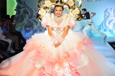 “Chân dài” Việt làm cô dâu xinh đẹp