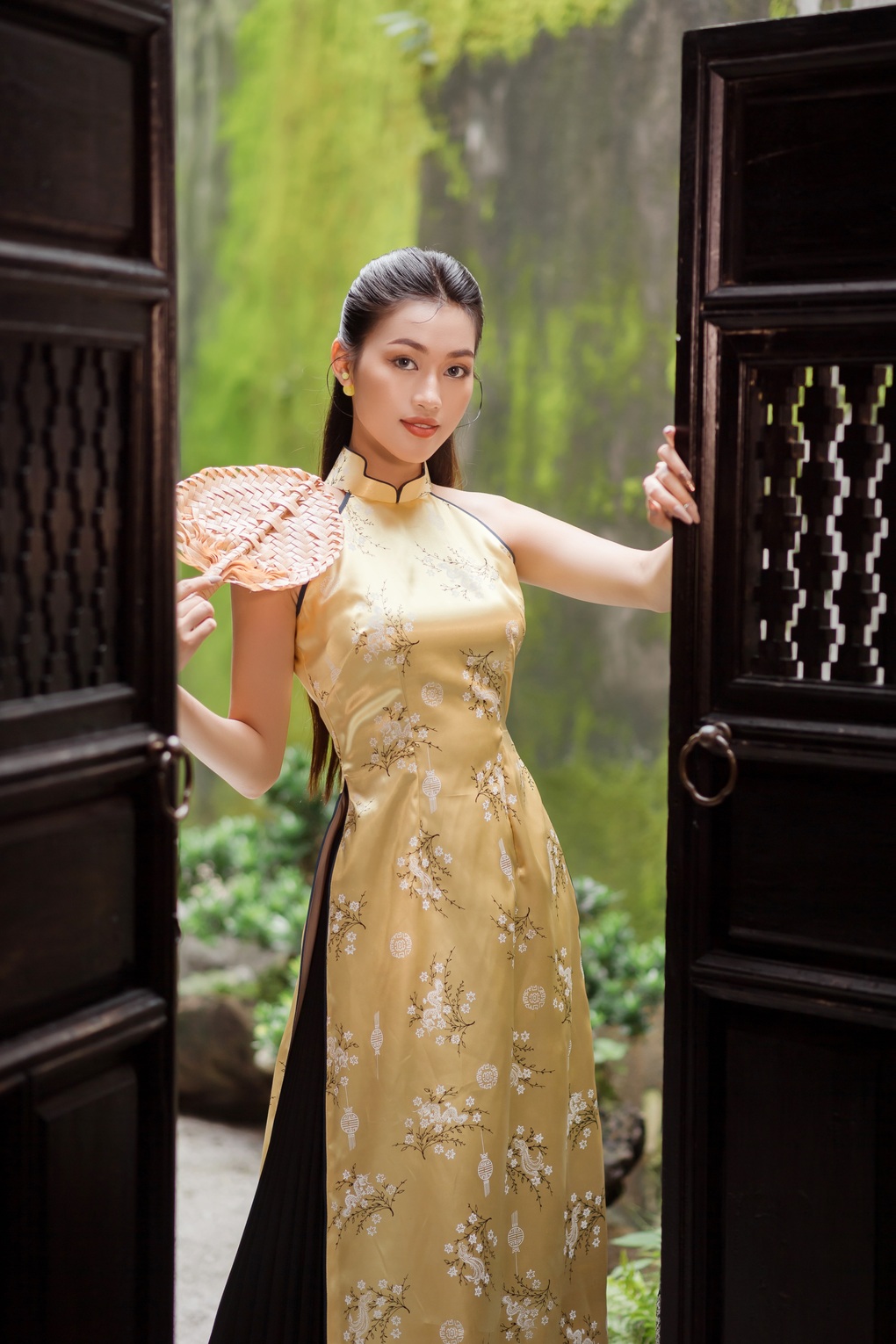 Á hậu Minh Thư đón xuân cùng áo dài cổ yếm - 3 Á hậu Minh Thư đón xuân cùng áo dài cổ yếm - 3