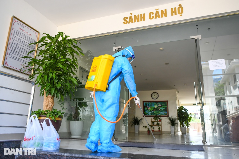 Nhìn lại hơn 20 ngày Hà Nội đối đầu với sóng dịch Delta - 2 Nhìn lại hơn 20 ngày Hà Nội đối đầu với sóng dịch Delta - 2