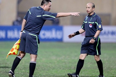 “Vua sân cỏ” lại gây ra bức xúc dư luận