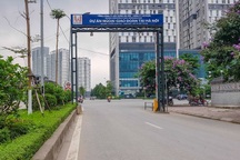 Cử tri đề nghị Hà Nội "xử" tình trạng lo xây nhà để bán, bỏ quên trường học