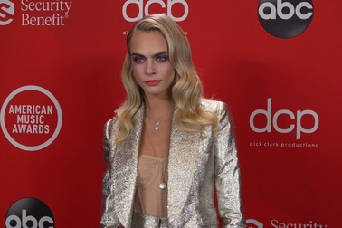 Cara Delevingne dự lễ trao giải âm nhạc Mỹ