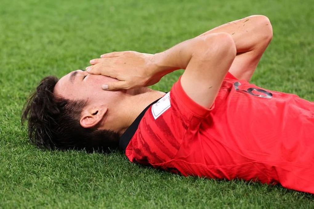 Vỡ òa niềm hạnh phúc, Son Heung Min bật khóc ngon lành trên sân - 9 Vỡ òa niềm hạnh phúc, Son Heung Min bật khóc ngon lành trên sân - 9