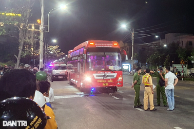 Bắt giữ tài xế vụ xe máy lọt gầm xe khách làm 2 người tử vong