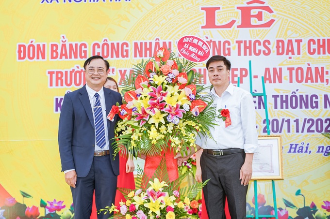 Trường THCS Nghĩa Hải đón nhận Bằng công nhận trường đạt chuẩn Quốc gia mức độ 2 - Ảnh 4.