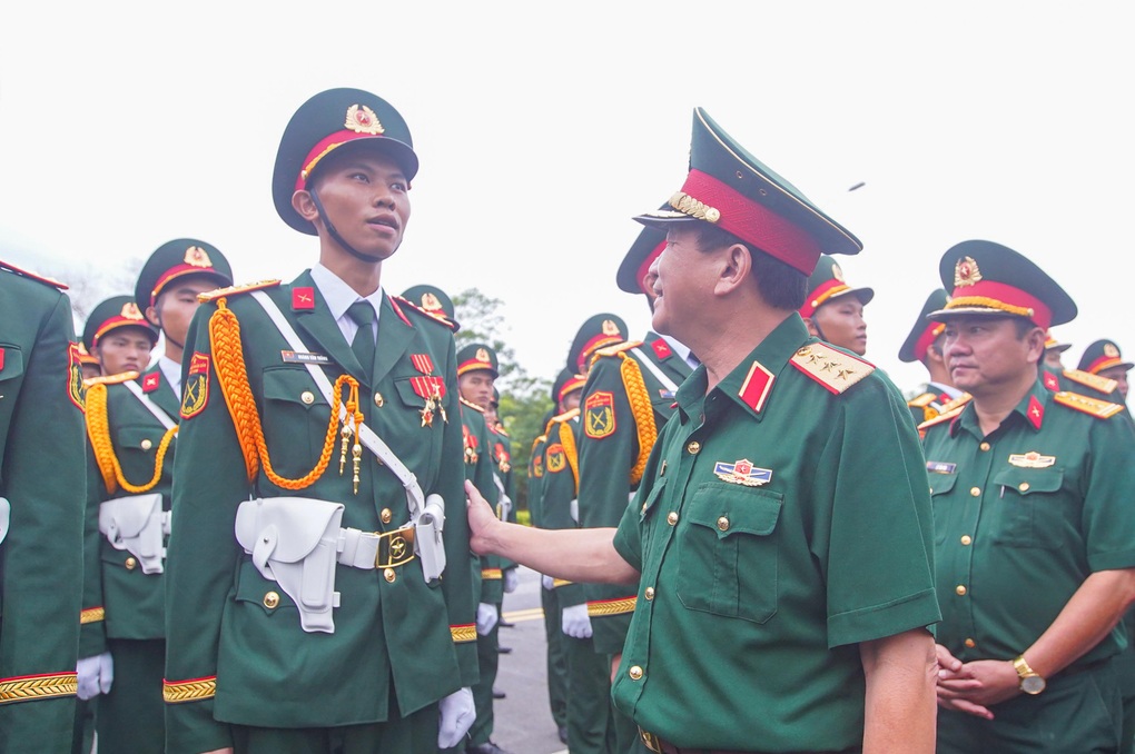 Phải rèn luyện thể lực, giữ sức khỏe thật tốt cho lễ diễu binh dịp 2/9 - 1 Phải rèn luyện thể lực, giữ sức khỏe thật tốt cho lễ diễu binh dịp 2/9 - 1