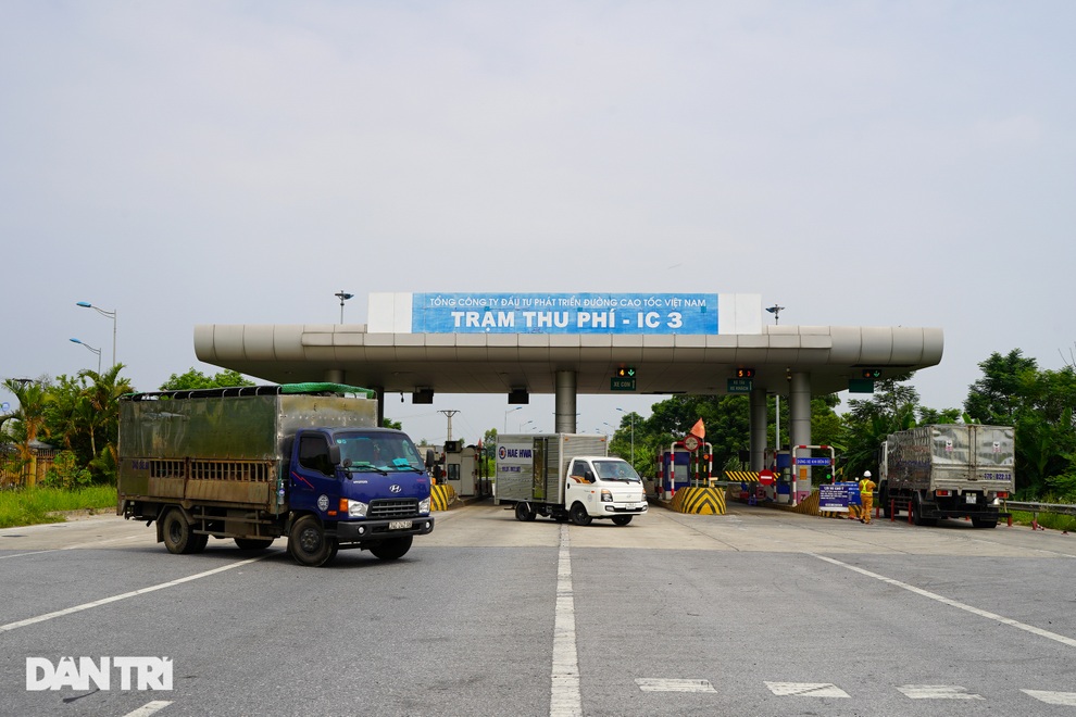 Tài xế bức xúc việc trả phí cao tốc khi phải quay xe không được vào Hà Nội - 3 Tài xế bức xúc việc trả phí cao tốc khi phải quay xe không được vào Hà Nội - 3