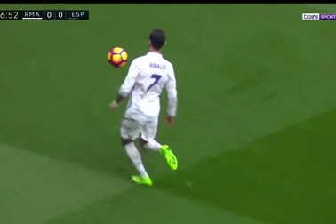 C.Ronaldo thi triển tuyệt kỹ của Ronaldinho