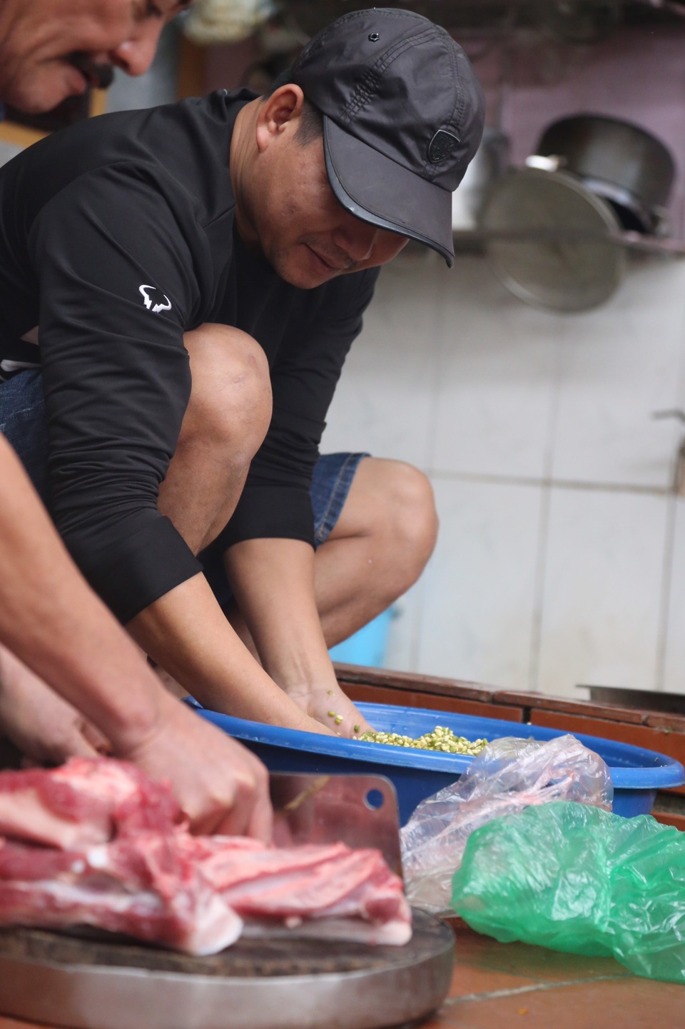 Mổ lợn gói bánh chưng đón Tết ở Đồng Tâm - 6 Mổ lợn gói bánh chưng đón Tết ở Đồng Tâm - 6