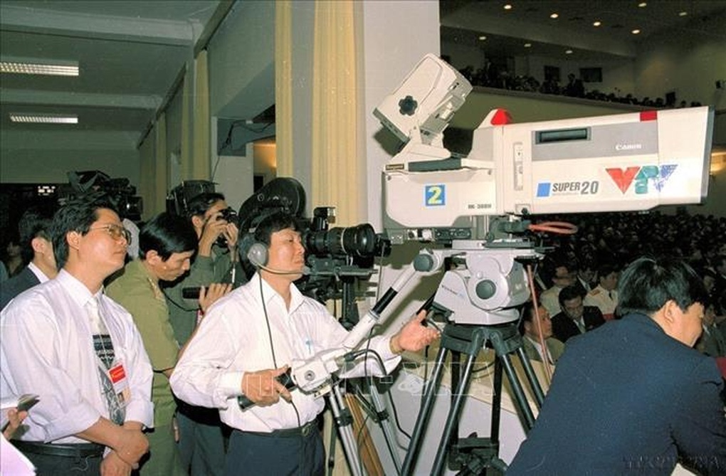 Báo chí Cách mạng Việt Nam - một thế kỷ đồng hành cùng dân tộc - 14 Báo chí Cách mạng Việt Nam - một thế kỷ đồng hành cùng dân tộc - 14