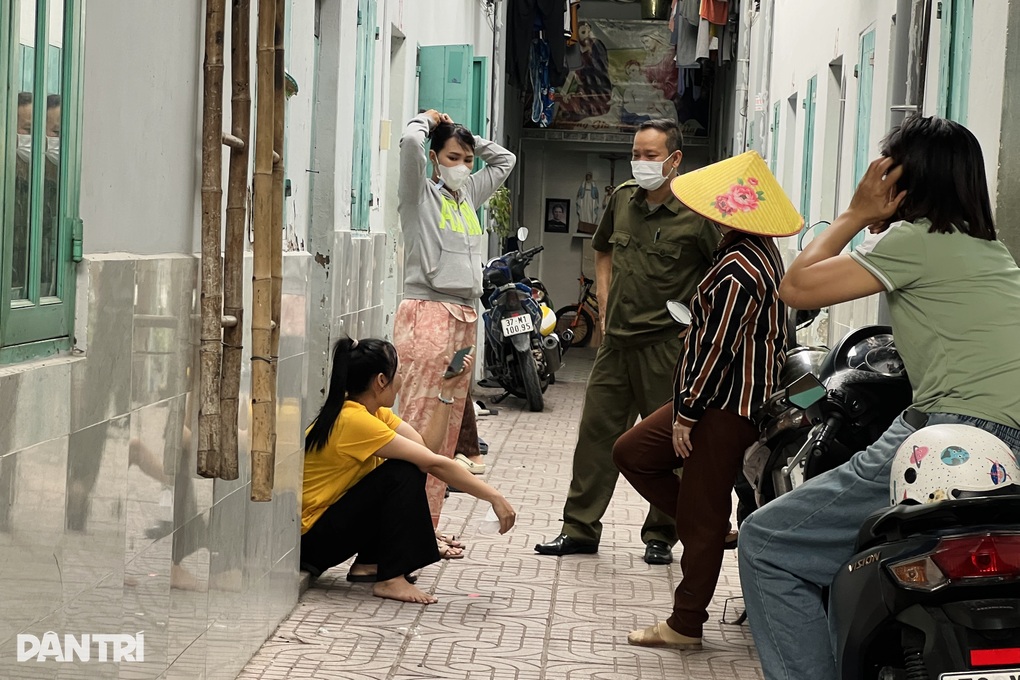 Người đàn ông tử vong trong phòng trọ ở TPHCM - 1 Người đàn ông tử vong trong phòng trọ ở TPHCM - 1