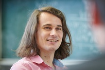 Giáo sư trẻ tuổi nhất nước Đức đoạt giải thưởng Fields danh giá năm 2018