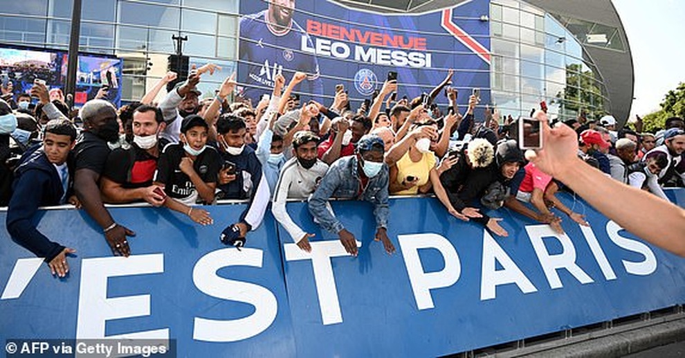Messi ra mắt người hâm mộ PSG trên sân Parc des Princes - 12 Messi ra mắt người hâm mộ PSG trên sân Parc des Princes - 12