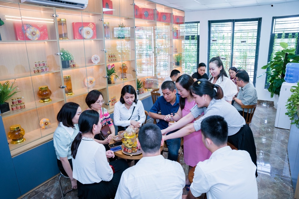 FFL Capital đồng hành cùng Yến sào Lạc Hồng vì sức khỏe cộng đồng - 2 FFL Capital đồng hành cùng Yến sào Lạc Hồng vì sức khỏe cộng đồng - 2