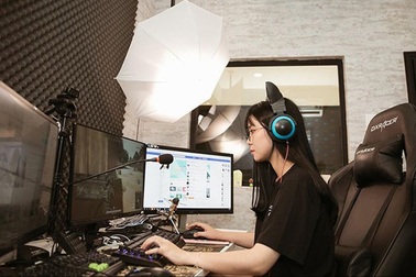 Kiếm hàng trăm tỷ đồng mỗi năm, lộ "đại gia" mạng đóng thuế "khủng"