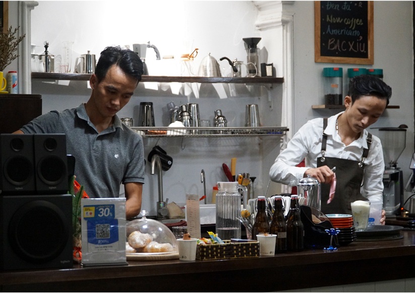 Em bé đánh giày chờ chết trên hè phố: Có thể… con đã giỗ được 11 lần - 8 Em bé đánh giày chờ chết trên hè phố: Có thể… con đã giỗ được 11 lần - 8