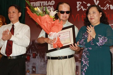 Nghệ sĩ guitar Văn Vượng đoạt giải thưởng Lớn Bùi Xuân Phái