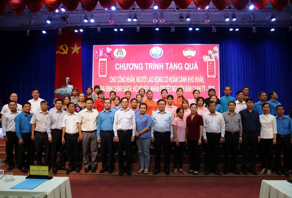 Có những công nhân, lao động phải bòn tiền lương gửi về quê dịp Tết - 2 Có những công nhân, lao động phải bòn tiền lương gửi về quê dịp Tết - 2