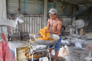 Chà bông độn... bột mì, hóa chất