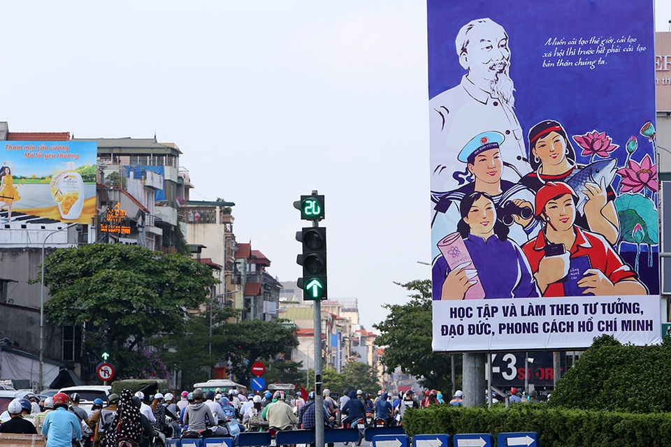 Thủ đô rực rỡ cờ hoa kỷ niệm 130 năm ngày sinh nhật Bác - 8 Thủ đô rực rỡ cờ hoa kỷ niệm 130 năm ngày sinh nhật Bác - 8