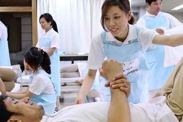 Nhật Bản dự định tiếp nhận tới 60.000 điều dưỡng nước ngoài