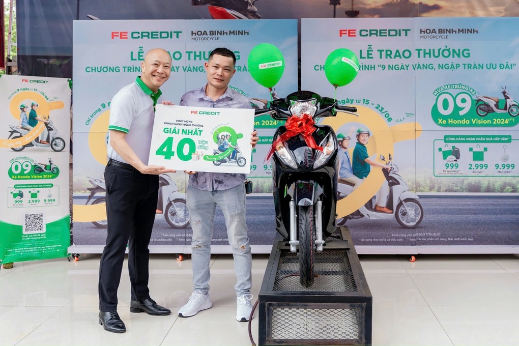 FE CREDIT trao thưởng xe máy, hoàn tiền đến khách hàng - 3 FE CREDIT trao thưởng xe máy, hoàn tiền đến khách hàng - 3