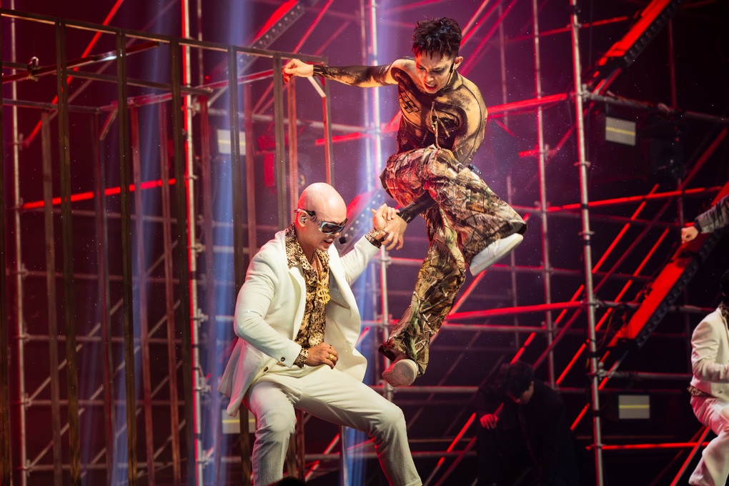 Anh trai vượt chông gai: Tự Long bắn rap, BB Trần treo mình trên cao - 6 Anh trai vượt chông gai: Tự Long bắn rap, BB Trần treo mình trên cao - 6