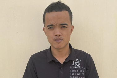 Nhân viên bán xăng "cuỗm" tiền của chủ