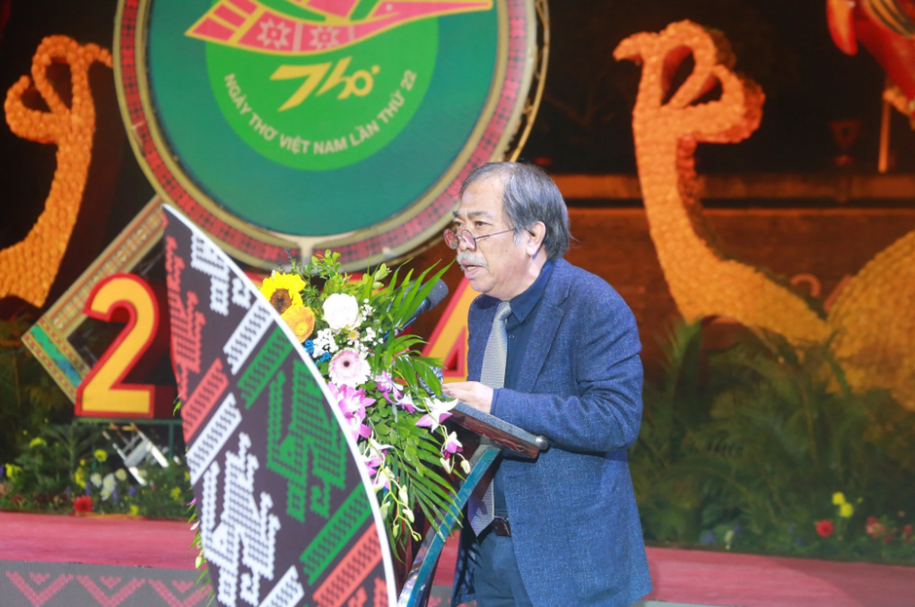 Hãy để thơ ca ngự trị mãi trong đời sống tinh thần của người Việt - 2 Hãy để thơ ca ngự trị mãi trong đời sống tinh thần của người Việt - 2