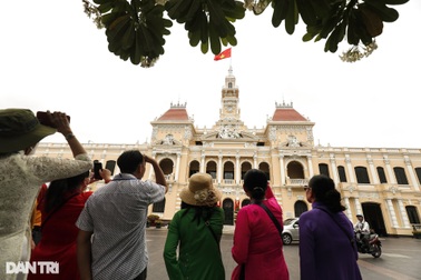 Đề xuất mở thêm dịch vụ cho khách tham quan trụ sở HĐND và UBND TPHCM