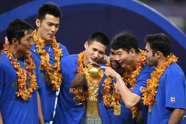 Bóng đá Trung Quốc bị giáng đòn nặng nề khi hợp đồng 1,7 tỷ USD đổ vỡ