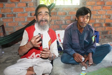 Người Bana rời núi heo hút thành "Kiểm lâm"  giữ rừng