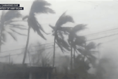 Philippines “oằn mình” hứng bão Vamco