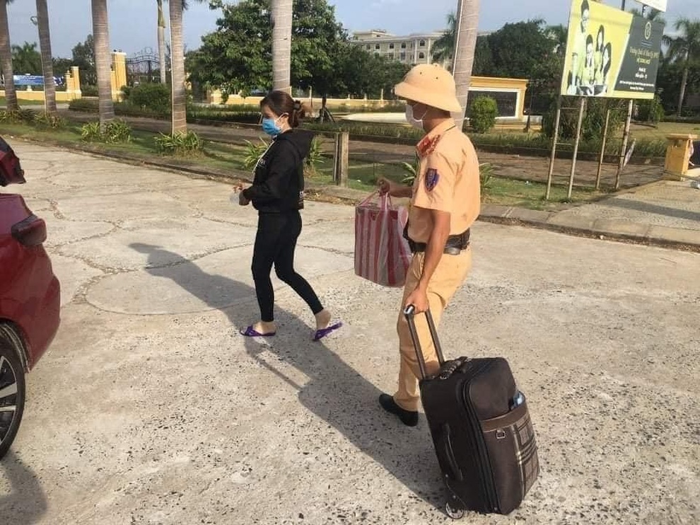Thương 2 cha con gặp tai nạn gãy đùi trên đường về quê tránh dịch - 5 Thương 2 cha con gặp tai nạn gãy đùi trên đường về quê tránh dịch - 5