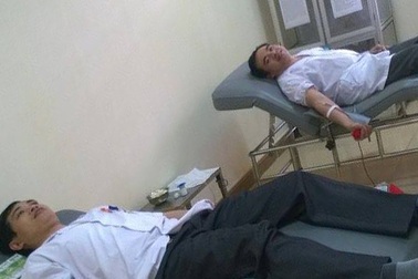 Hai điều dưỡng viên hiến máu cứu bệnh nhân nguy kịch