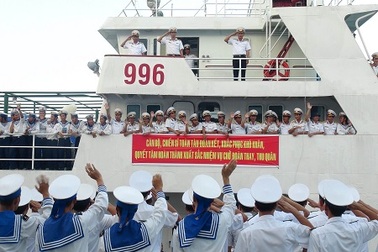 Xúc động lễ tiễn tàu hải quân mang hàng Tết ra Trường Sa