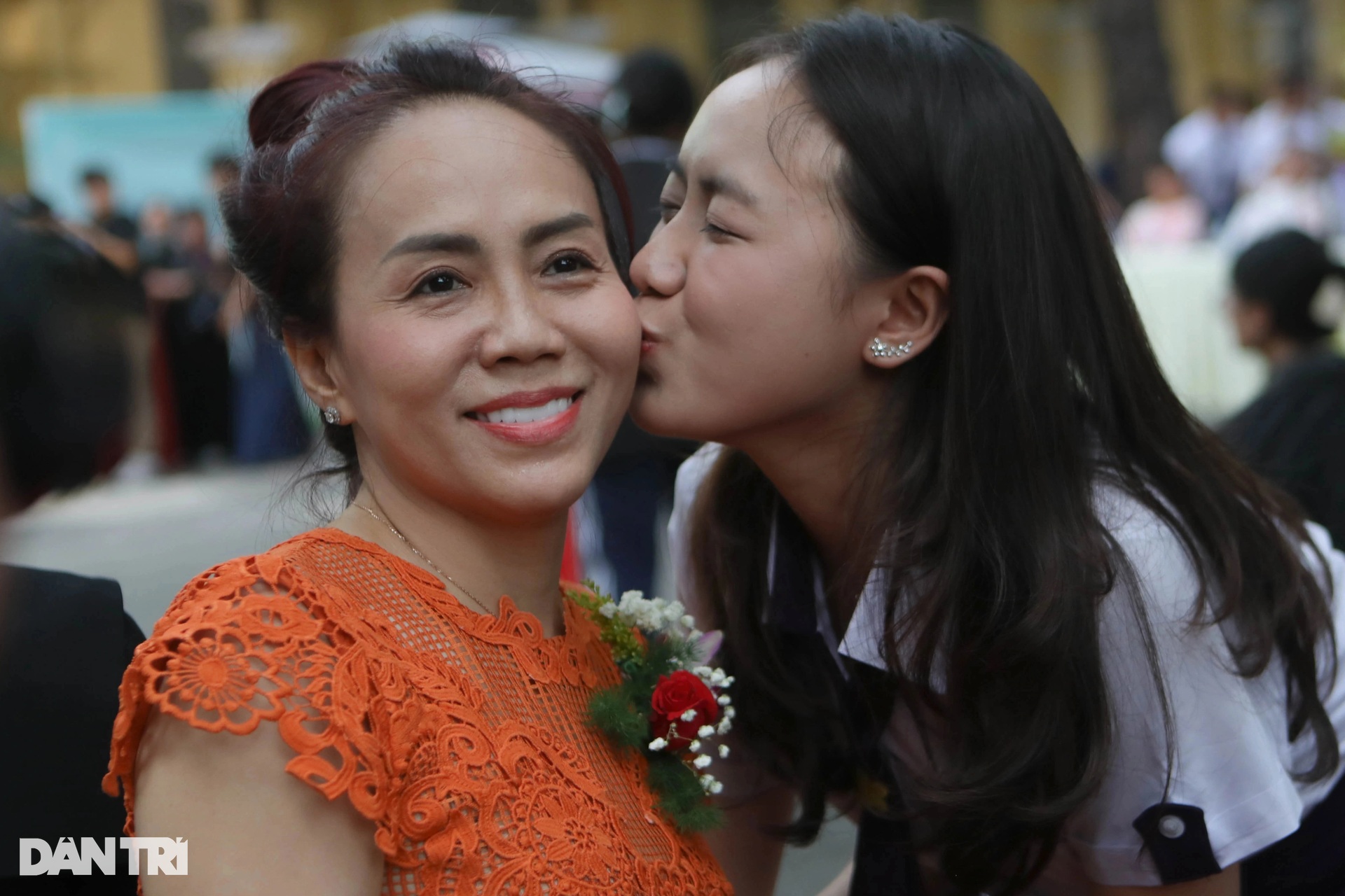 Nữ sinh TPHCM ngập tràn cảm xúc trong ngày chia tay tuổi học trò - 11