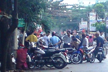 Nở rộ sòng bạc “vui xuân” trên phố 