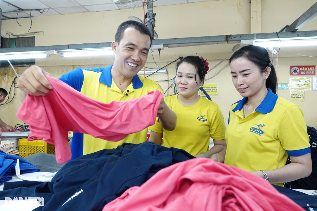 Công nhân hào hứng đăng ký làm thêm dịp nghỉ lễ 30/4 - 1 Công nhân hào hứng đăng ký làm thêm dịp nghỉ lễ 30/4 - 1