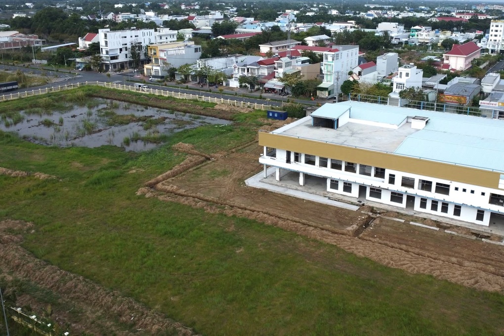Thu hồi hơn 2ha đất dự án phòng khám treo 7 năm ở Cà Mau - 1 Thu hồi hơn 2ha đất dự án phòng khám treo 7 năm ở Cà Mau - 1