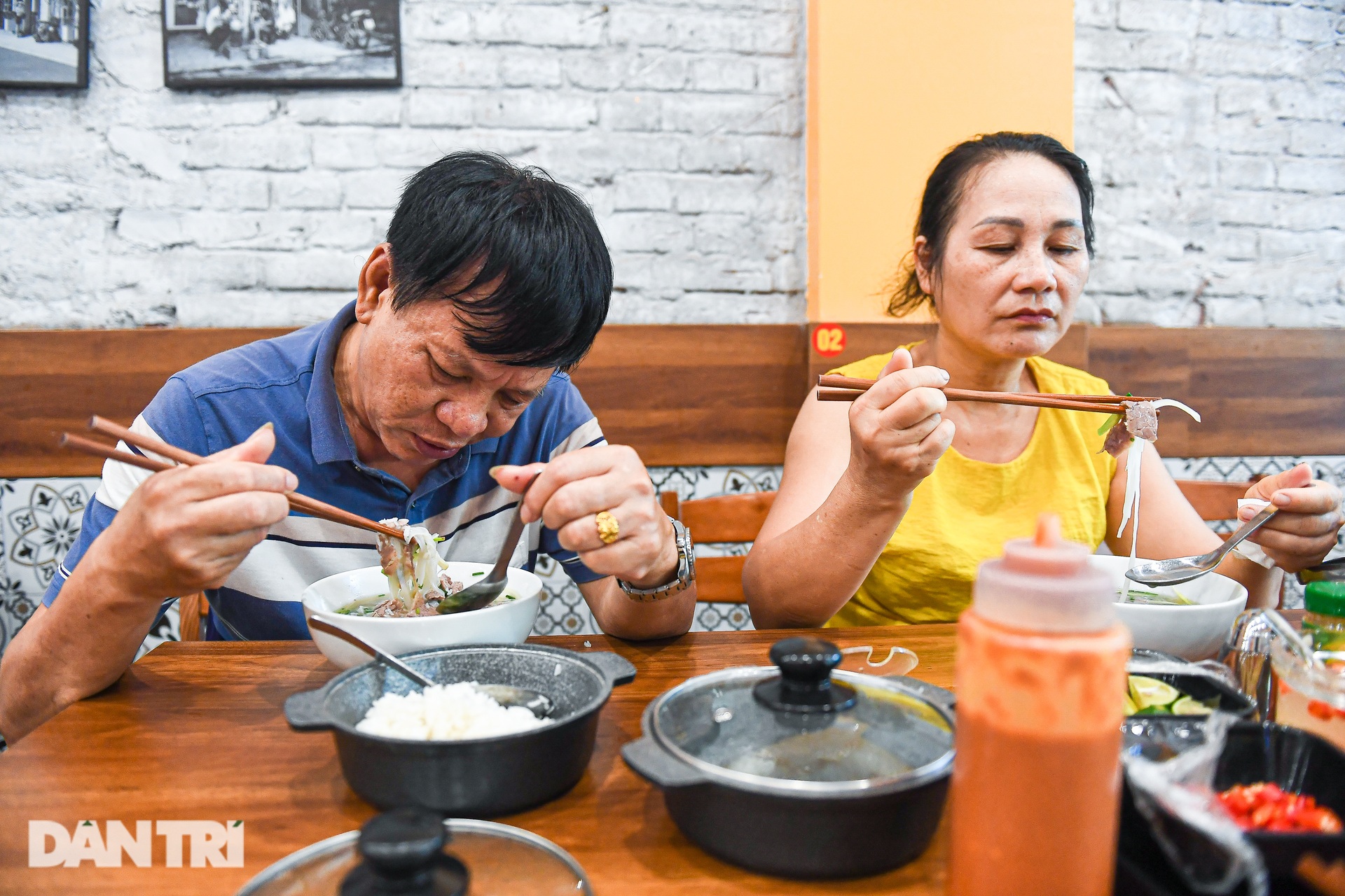 Quán phở bao cấp ở Hà Nội, tặng kèm cơm nguội khiến khách nhớ tuổi thơ - 10