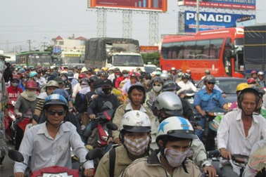 Quốc lộ kẹt cứng vì dòng người đổ về quê đón Tết