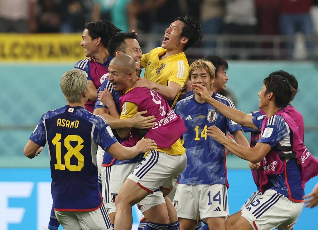 Báo Nhật Bản phản ứng thế nào khi đội nhà tạo nên cơn địa chấn ở World Cup? - 3 Báo Nhật Bản phản ứng thế nào khi đội nhà tạo nên cơn địa chấn ở World Cup? - 3